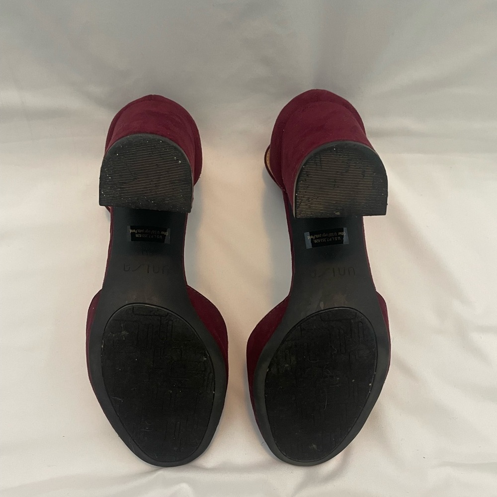 Heels - Picture 2 of 5